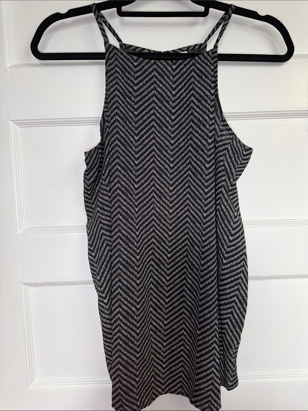 Old Navy Black and White Chevron top 100% Modal Size Medium